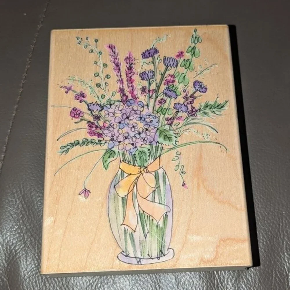 Hero Arts Rubber Wood Mounted Marion's Bouquet S3253 Vase Flowers Large Stamp